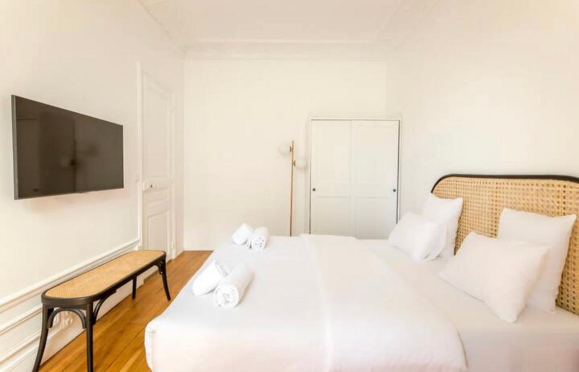 Luxury Suites Tour Eiffel View * Parijs